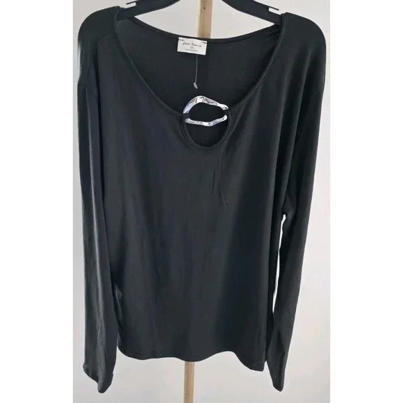 Free Kisses Black Long Sleeve Top Metal Accent Stretch Plus Size 2X - Picture 8 of 9